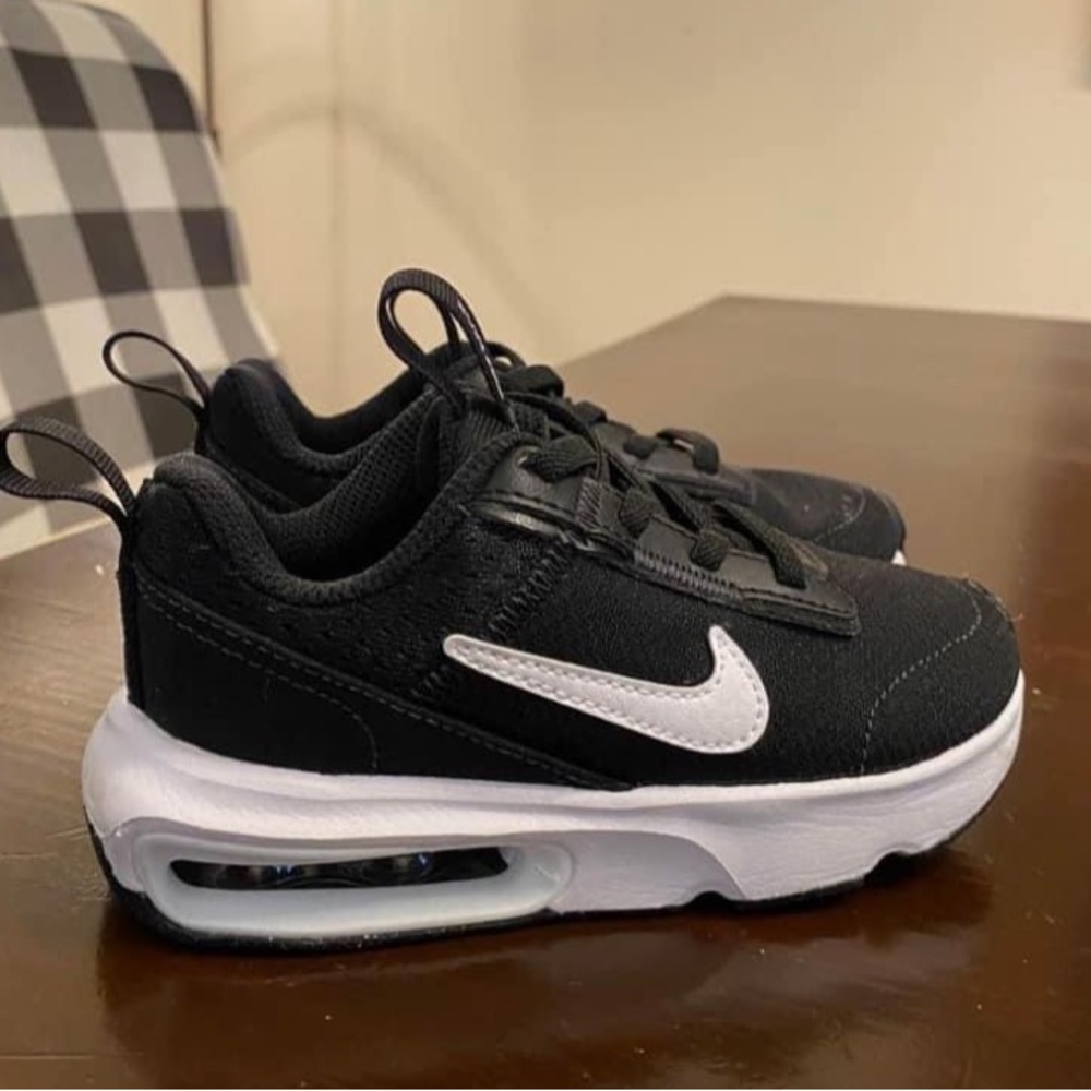 NWOT Boys Size 9C Nikes